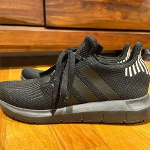 adidas Women's Swift Run Shoes black size 8